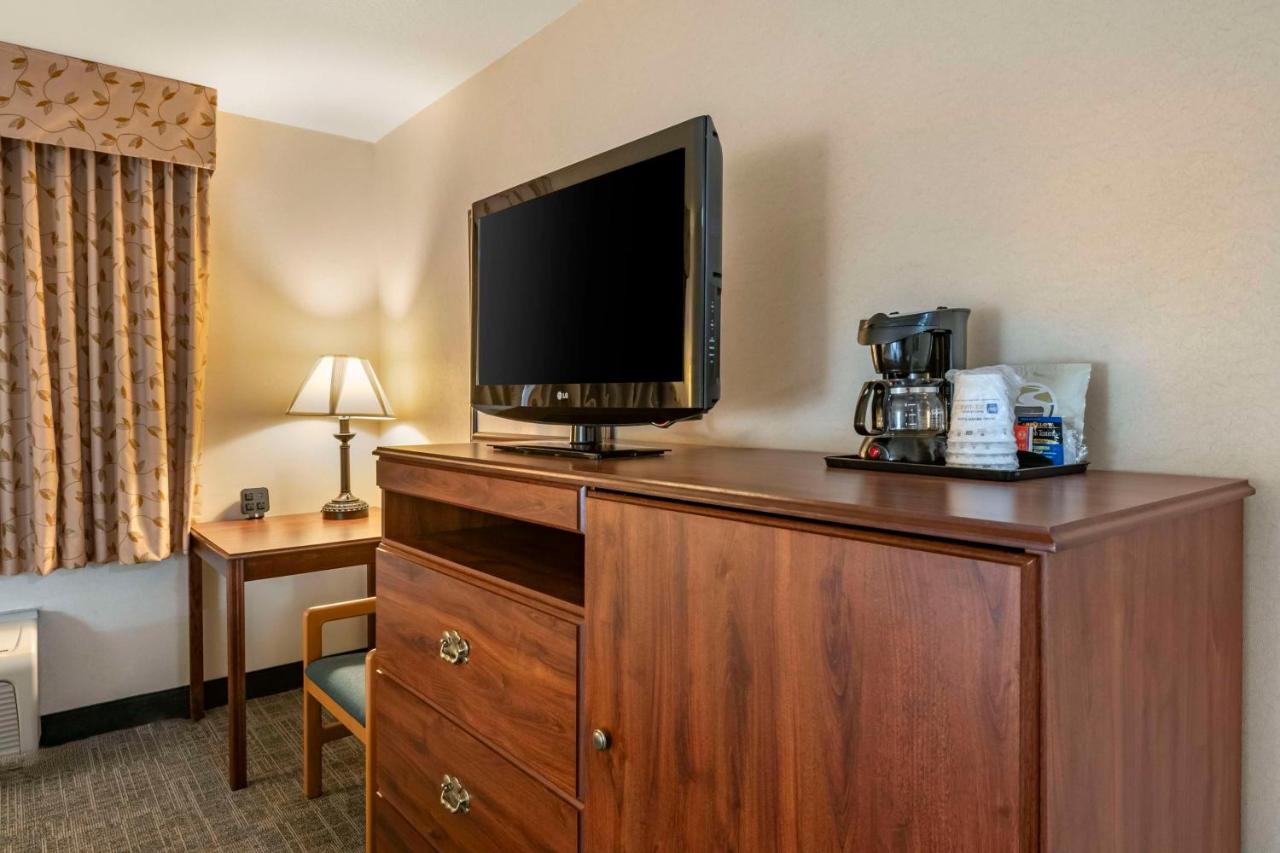 Queen Room with Two Queen Beds - Pet-Friendly/Non-Smoking at SureStay Plus Hotel by Best Western Buffalo