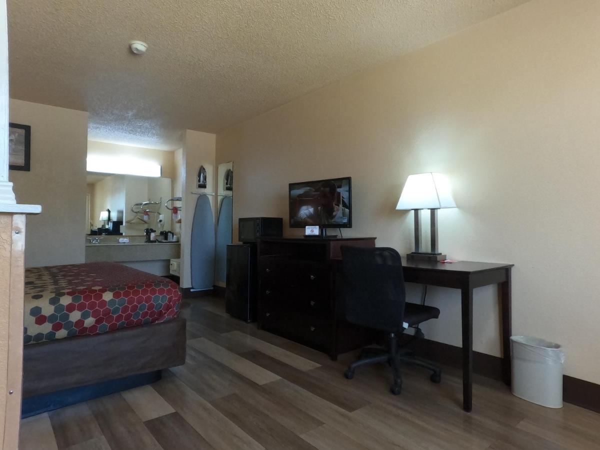 King Room - Accessible/Non-Smoking at Econo Lodge Inn & Suites San Antonio near Frost Bank Center