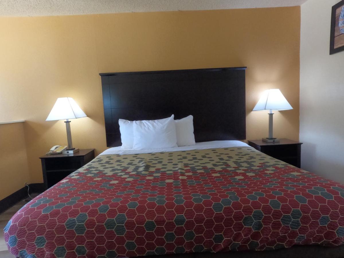 King Room - Accessible/Non-Smoking at Econo Lodge Inn & Suites San Antonio near Frost Bank Center