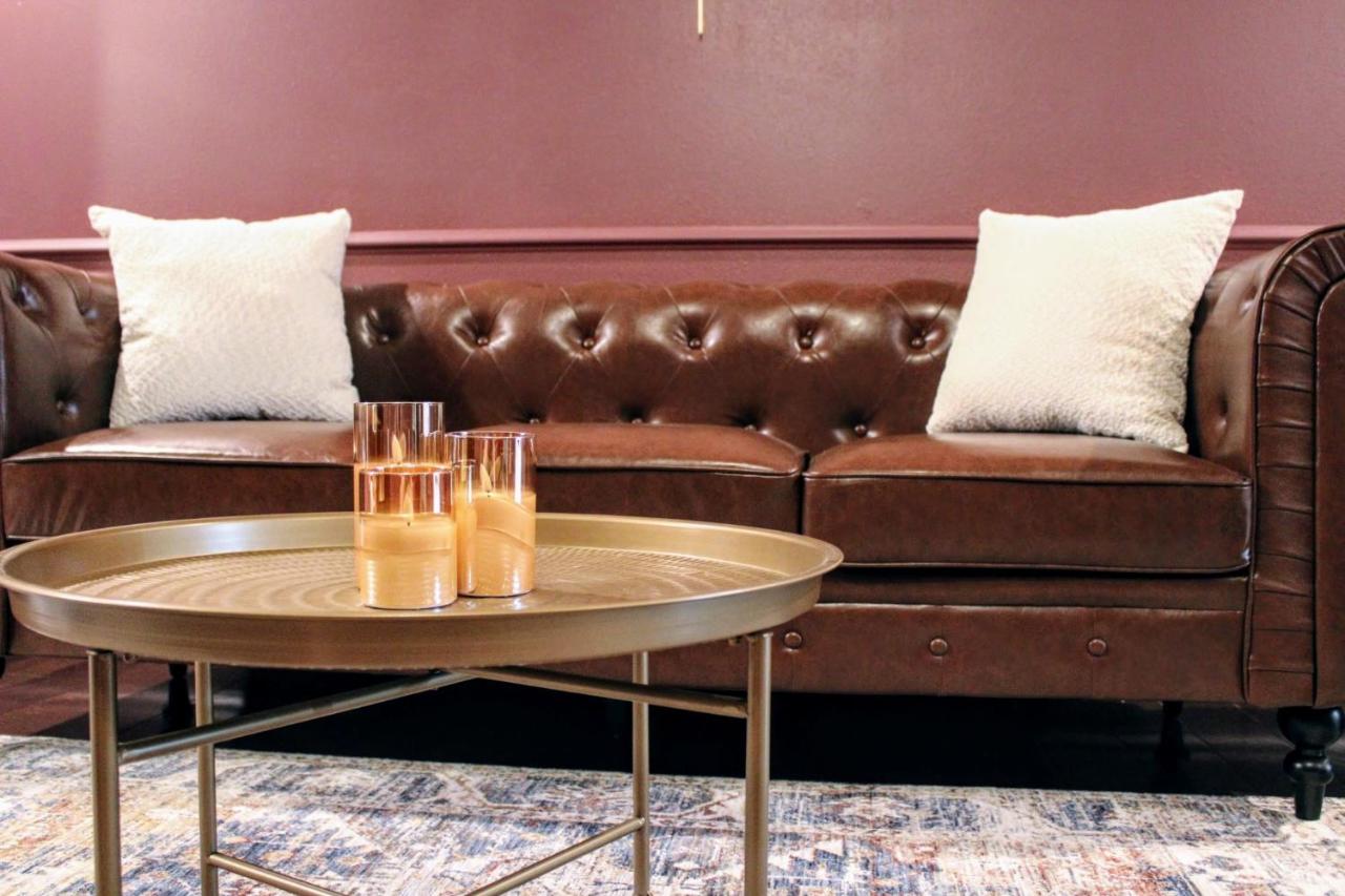 | The Brooks Hotel Restaurant and Lounge