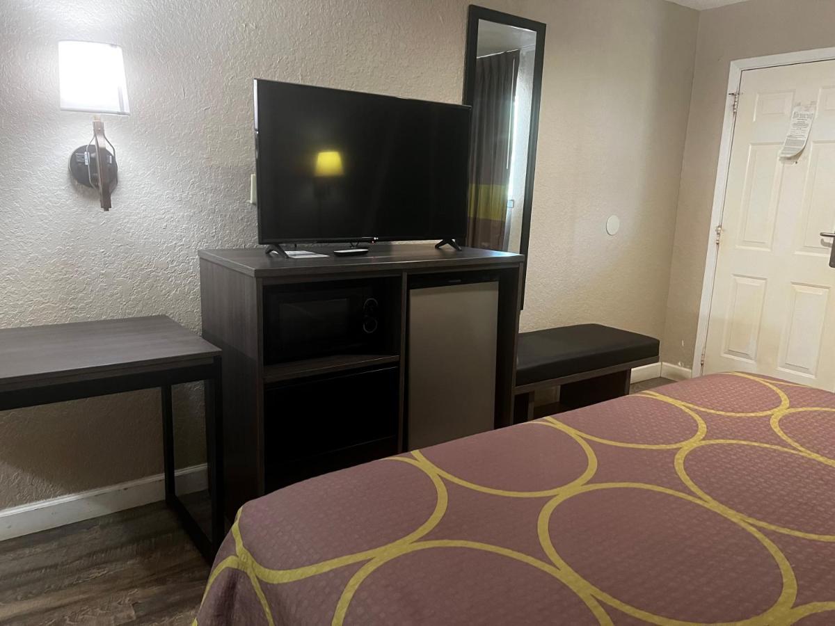 | Super 8 by Wyndham La Marque TX/Texas City Area