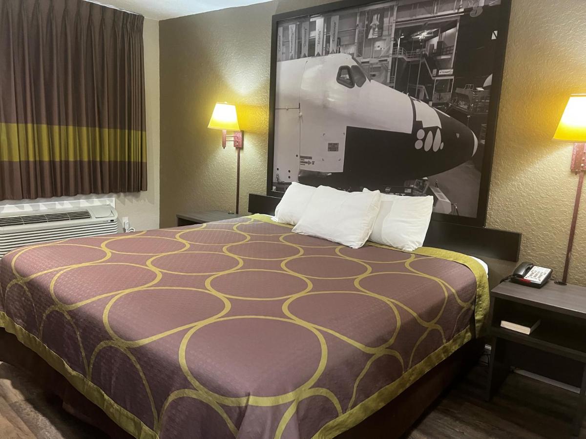| Super 8 by Wyndham La Marque TX/Texas City Area