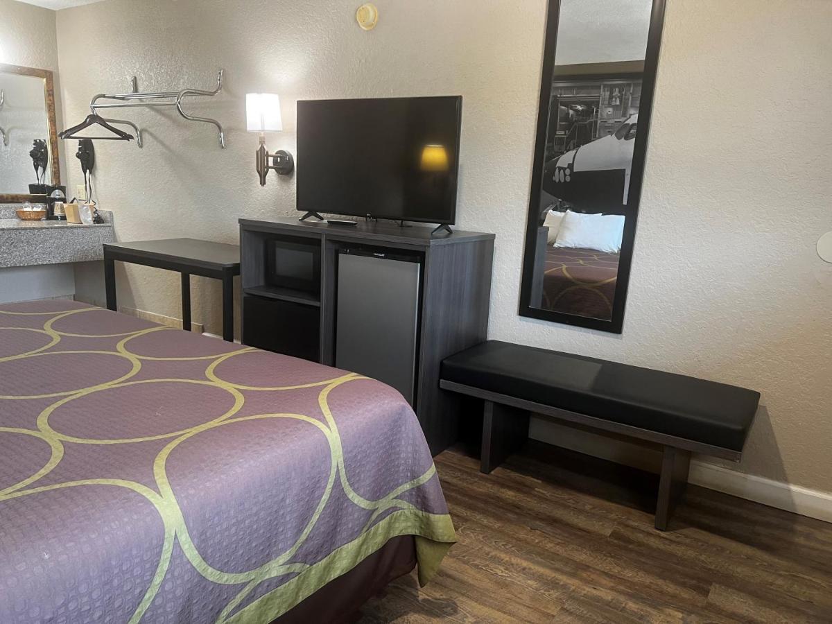 | Super 8 by Wyndham La Marque TX/Texas City Area