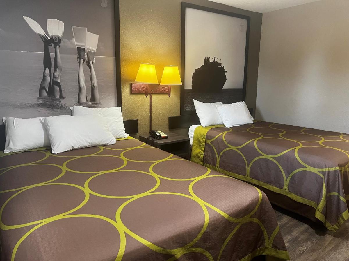 | Super 8 by Wyndham La Marque TX/Texas City Area