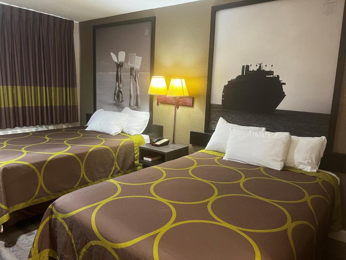 | Super 8 by Wyndham La Marque TX/Texas City Area