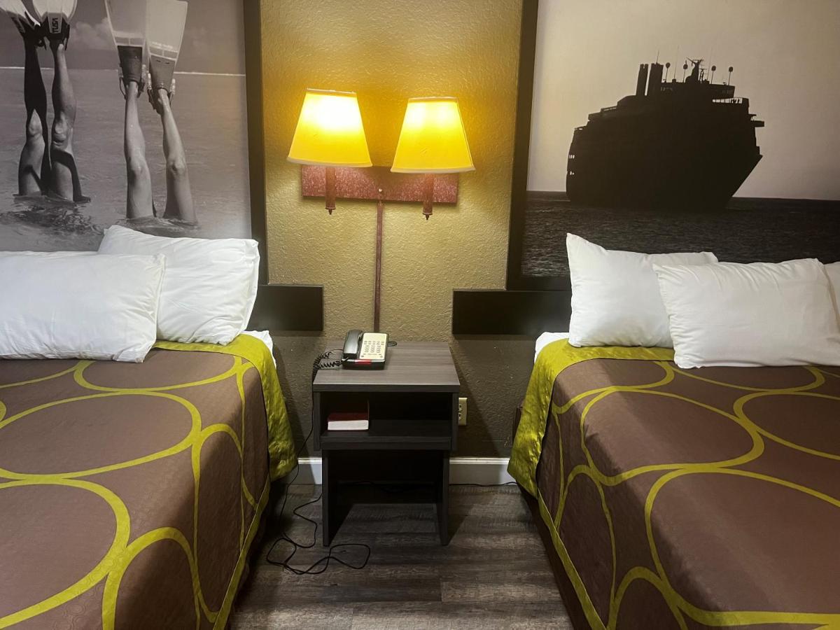 | Super 8 by Wyndham La Marque TX/Texas City Area