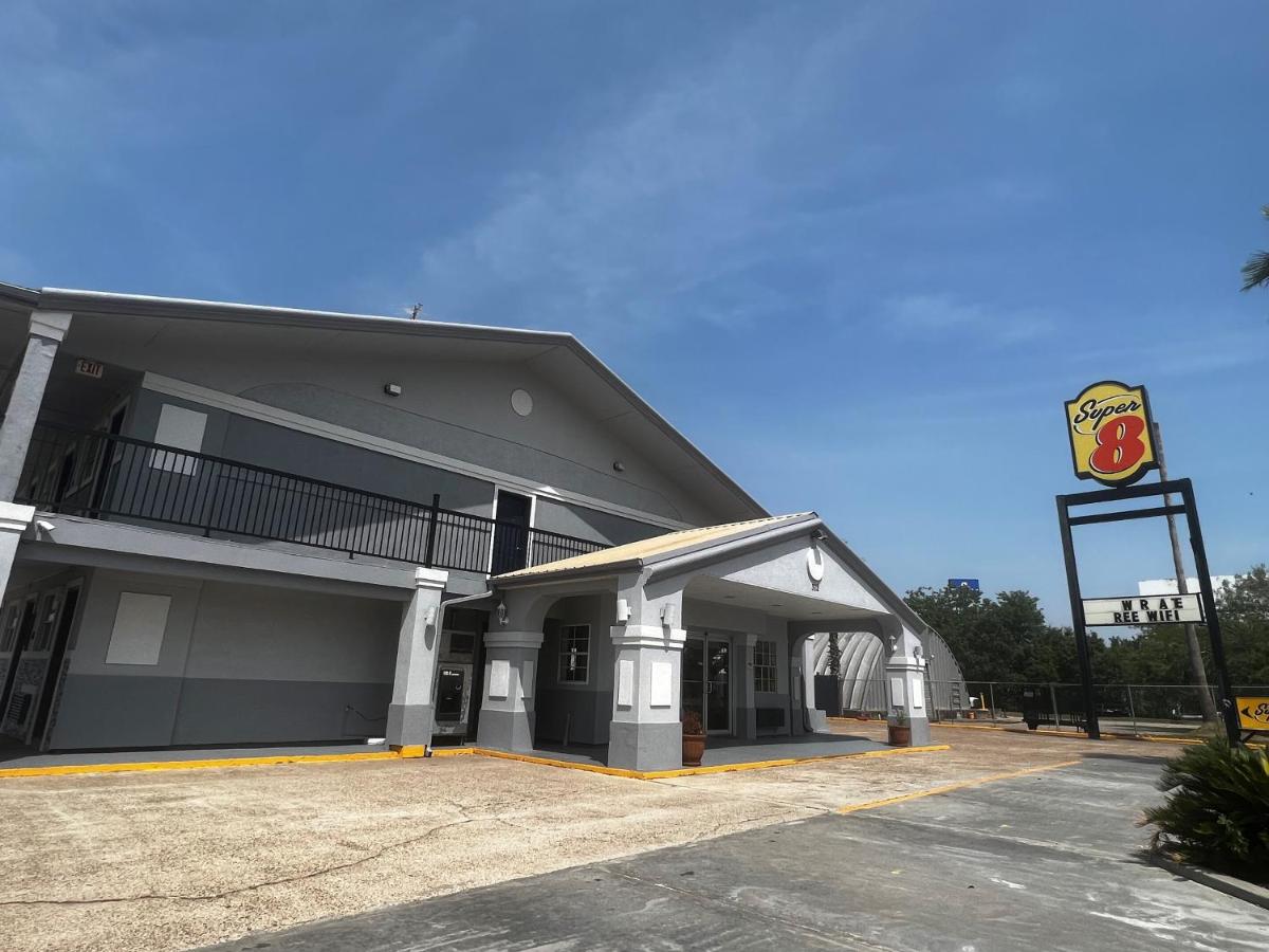 | Super 8 by Wyndham La Marque TX/Texas City Area