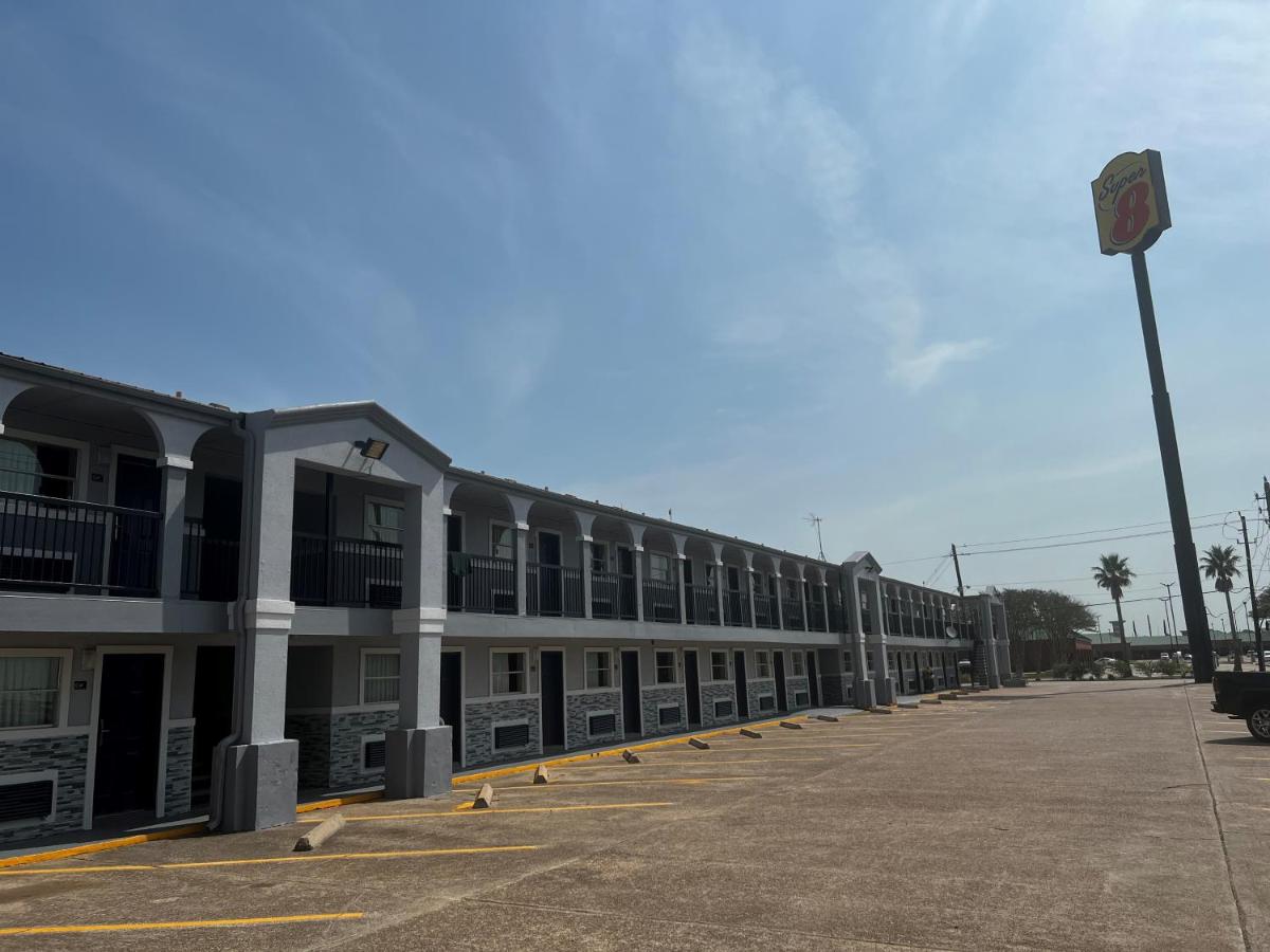 | Super 8 by Wyndham La Marque TX/Texas City Area