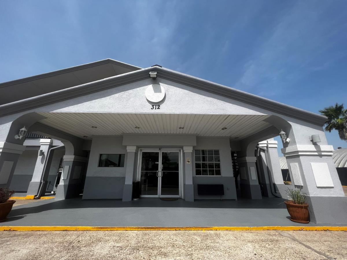 | Super 8 by Wyndham La Marque TX/Texas City Area