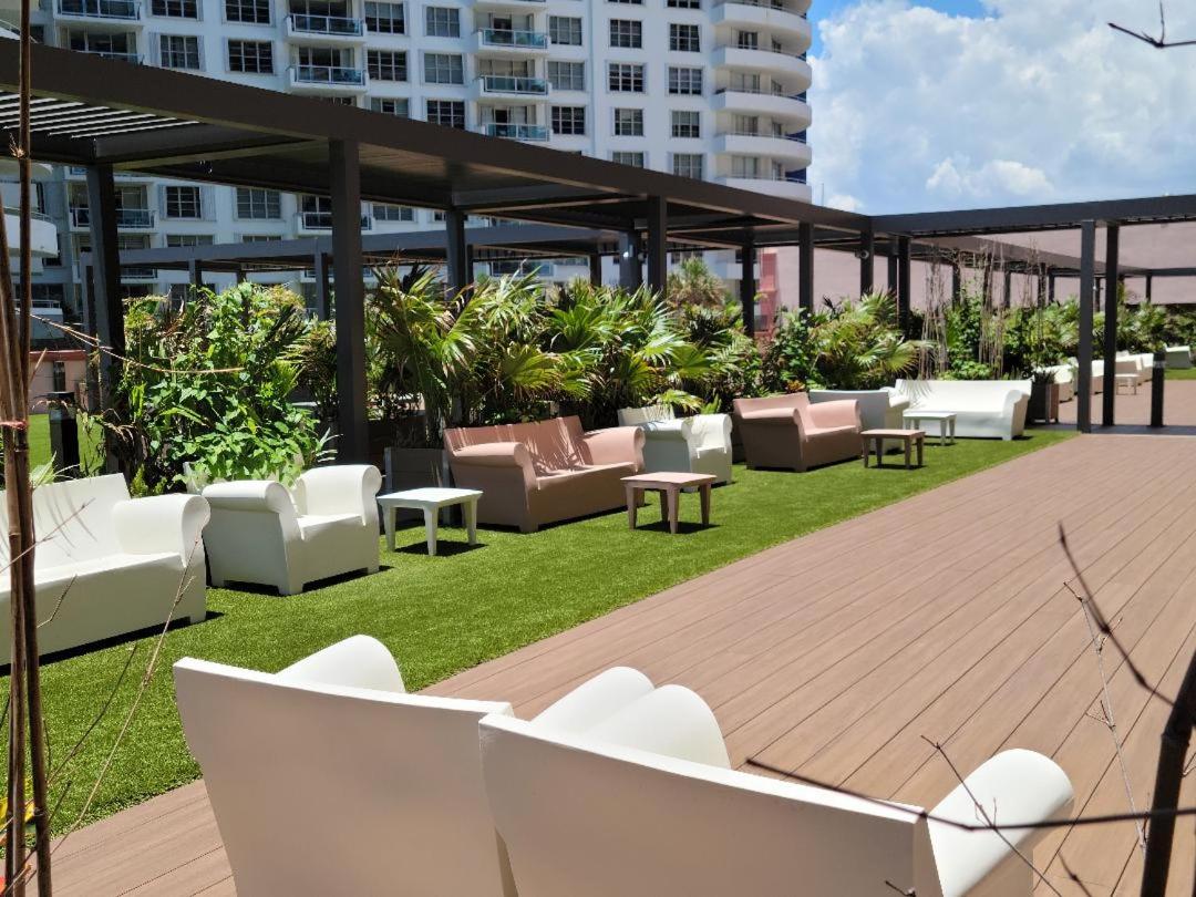 | 2 Bedroom 2 Bath Beachfront Condo on Miami Beach Millionaire Row