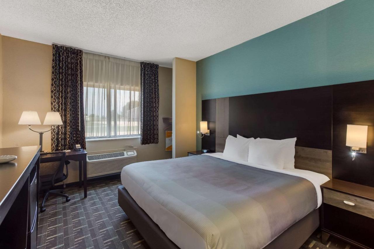 King Room - Disability Access/Non-Smoking at Quality Inn Galesburg near US Highway 34 and I-74