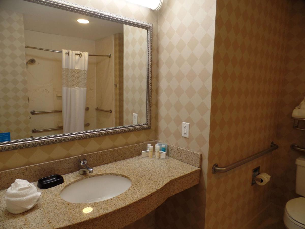 King Room - Disability Access/Bath Tub at Hampton Inn Bowling Green
