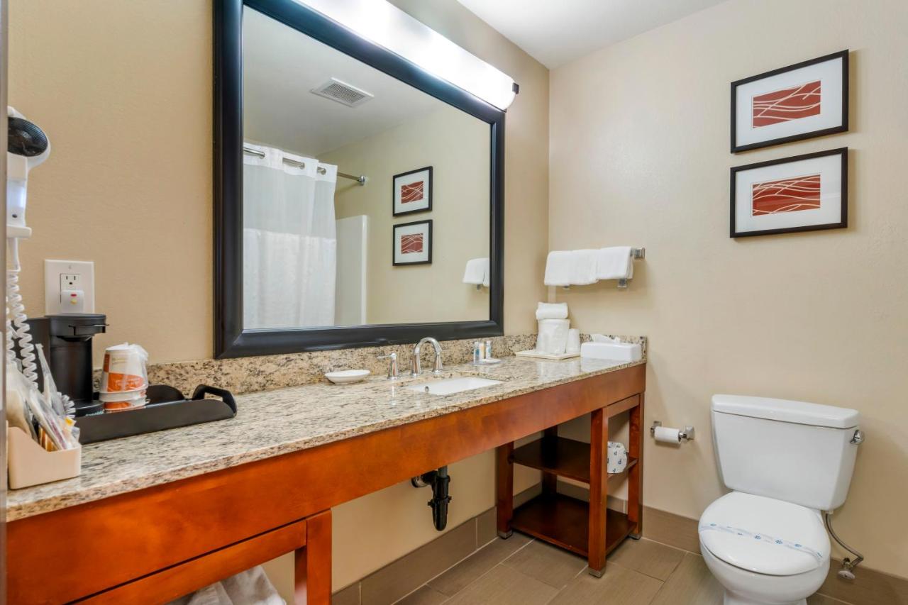 Queen Room with Two Queen Beds at Comfort Inn & Suites Redwood Country