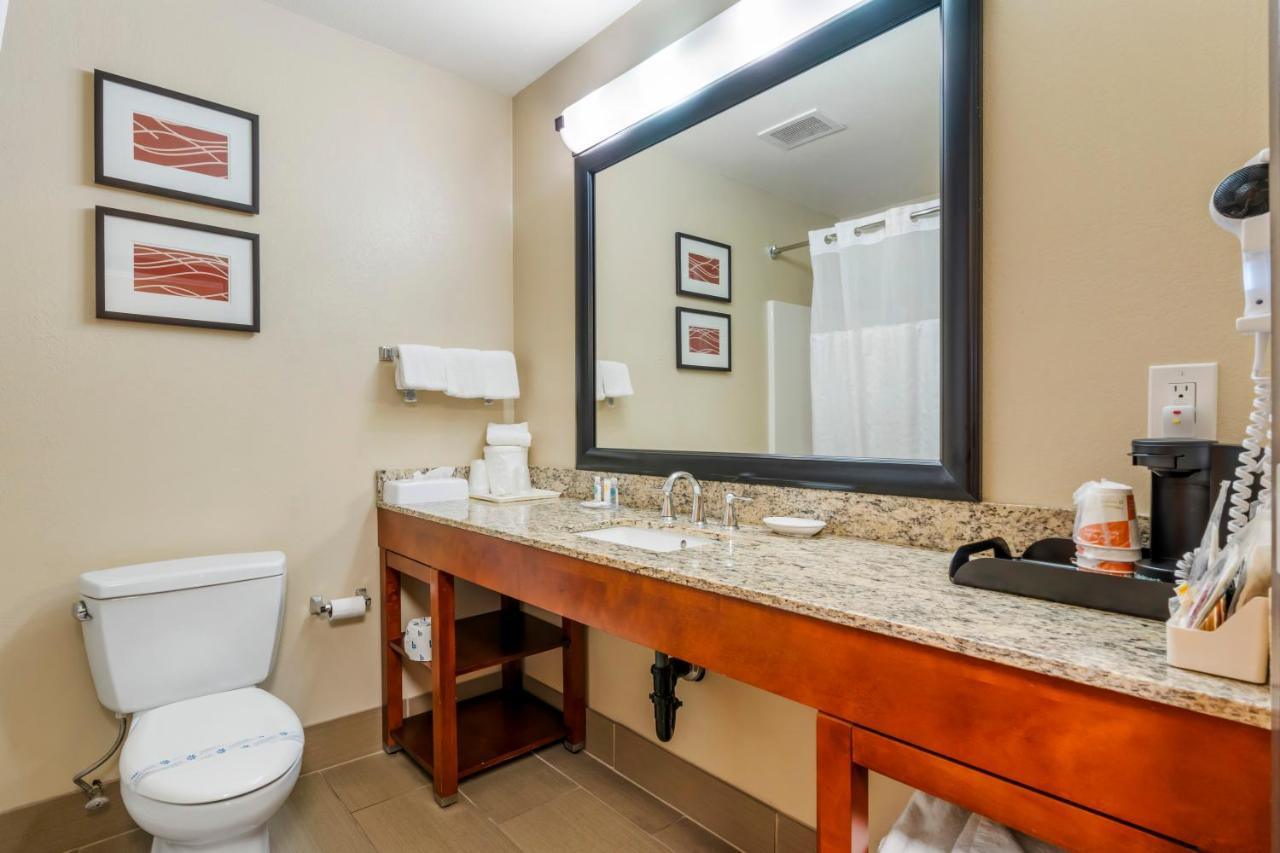King Room at Comfort Inn & Suites Redwood Country