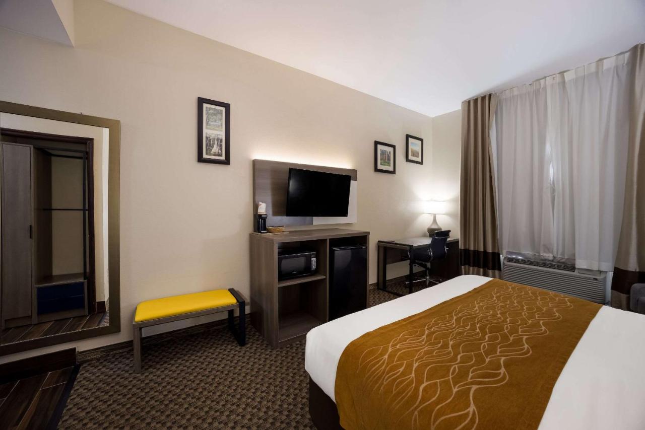 King Room - Accessible/Non-Smoking at Comfort Inn & Suites Midway - Tallahassee West