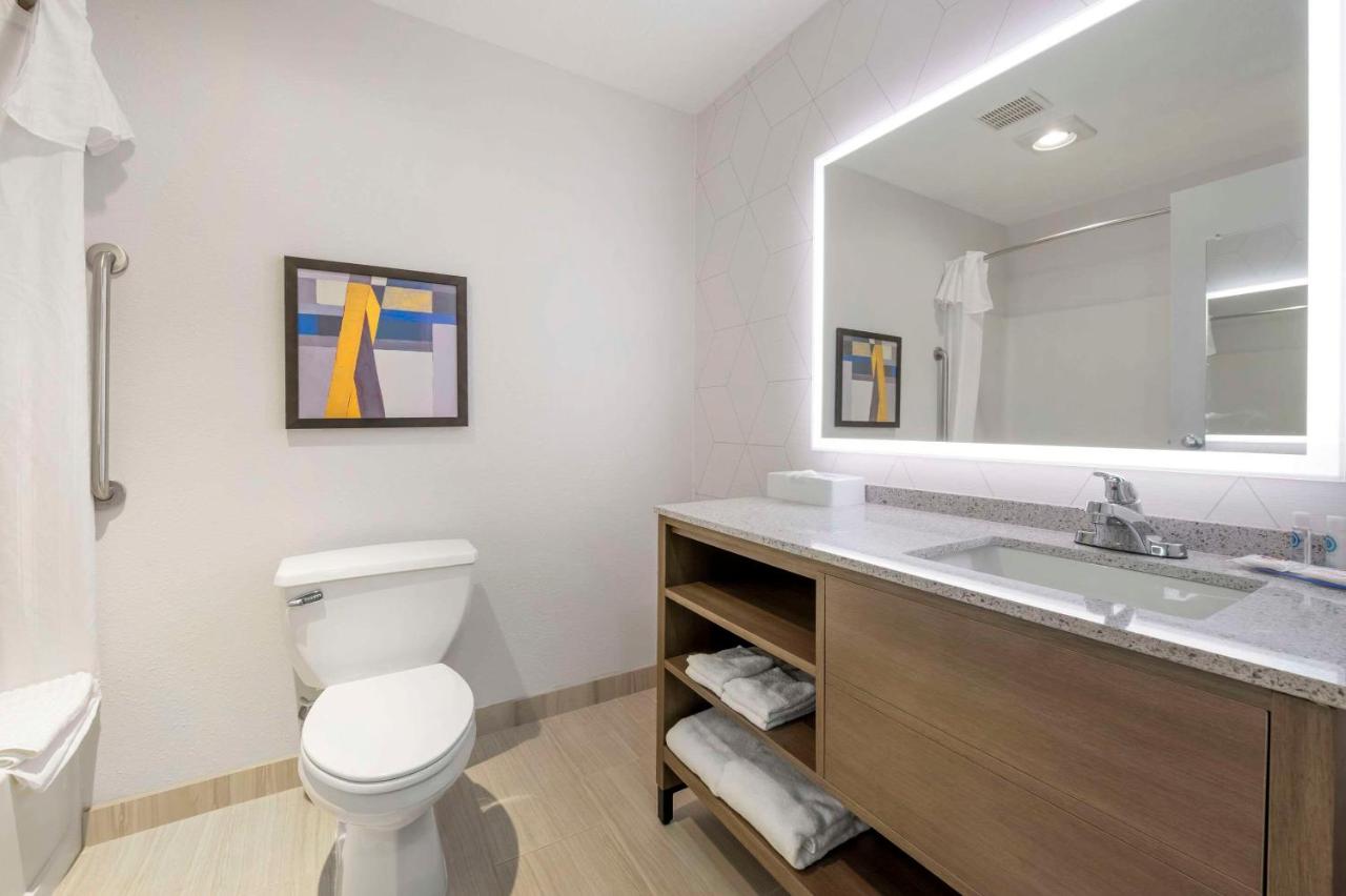 King Room - Non-Smoking at Comfort Inn Edinburgh - Columbus