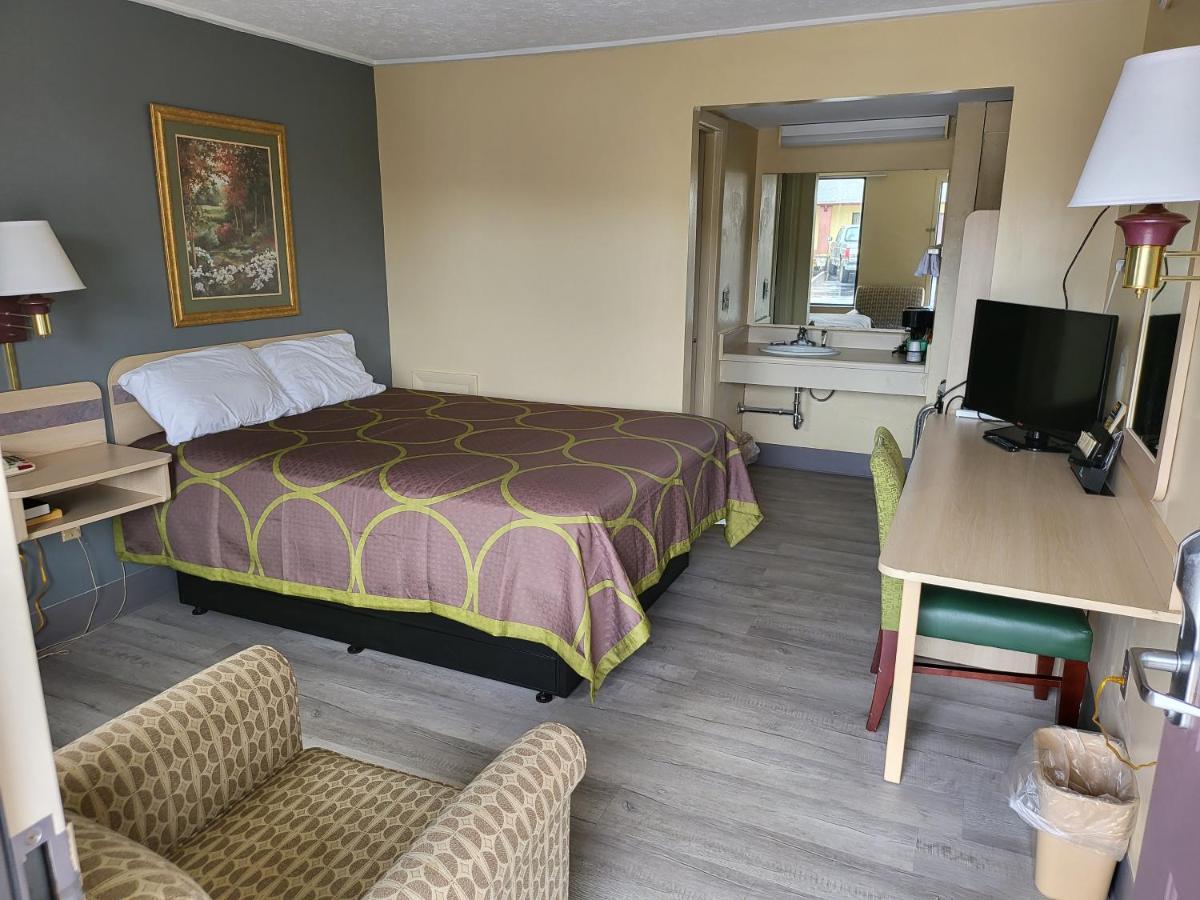 | Budget Host Inn Bristol