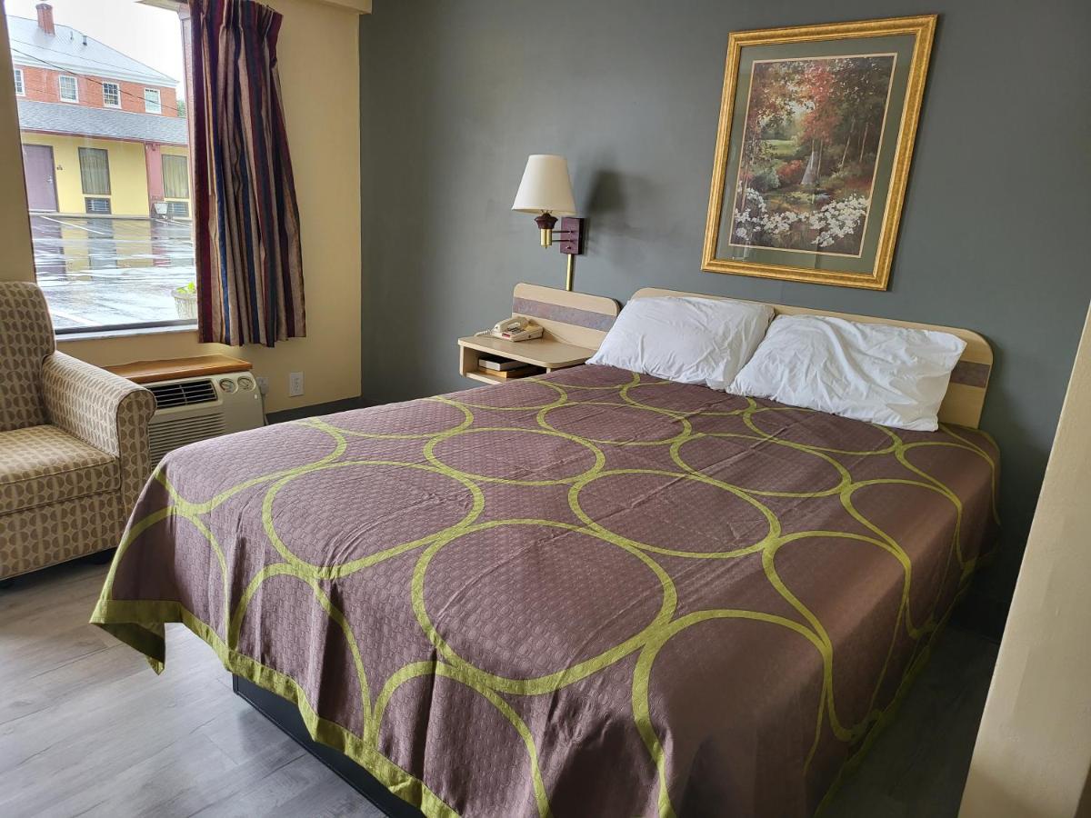 | Budget Host Inn Bristol