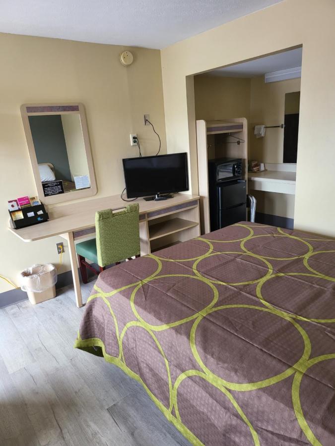 | Budget Host Inn Bristol
