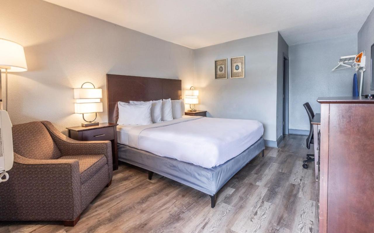  | Butler Inn
