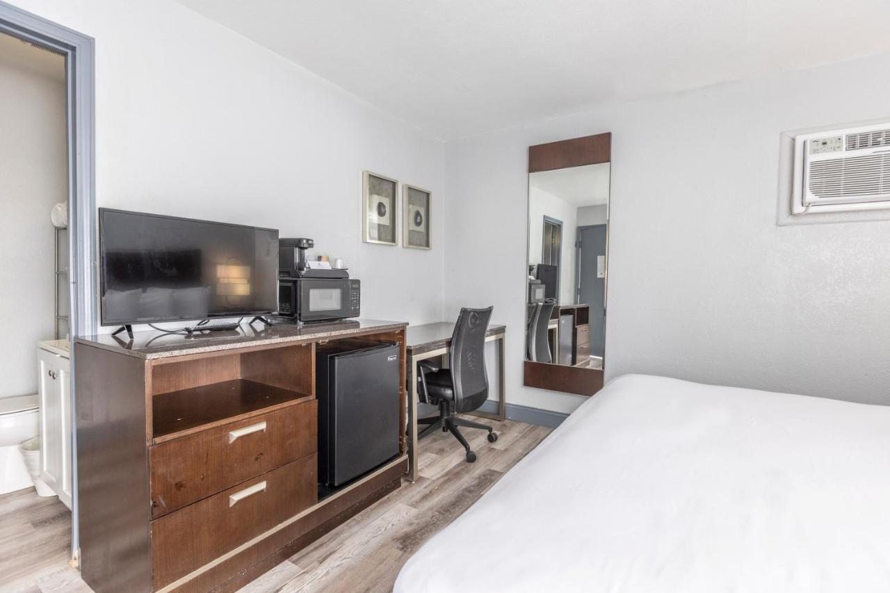 | Butler Inn