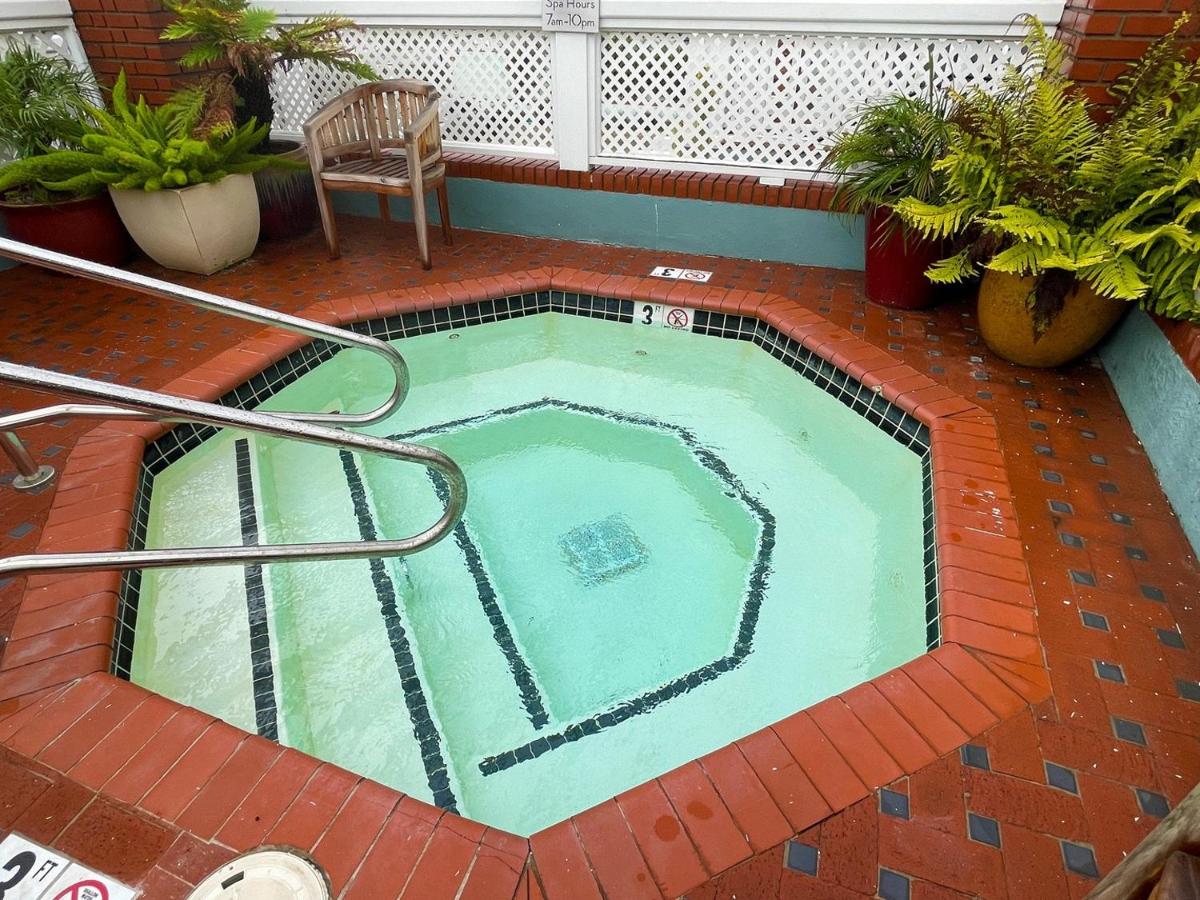 | Inn On SummerHill