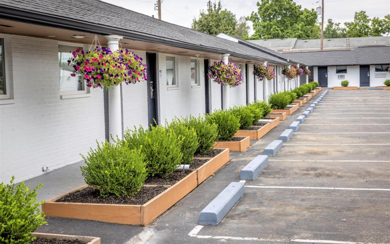 | Butler Inn