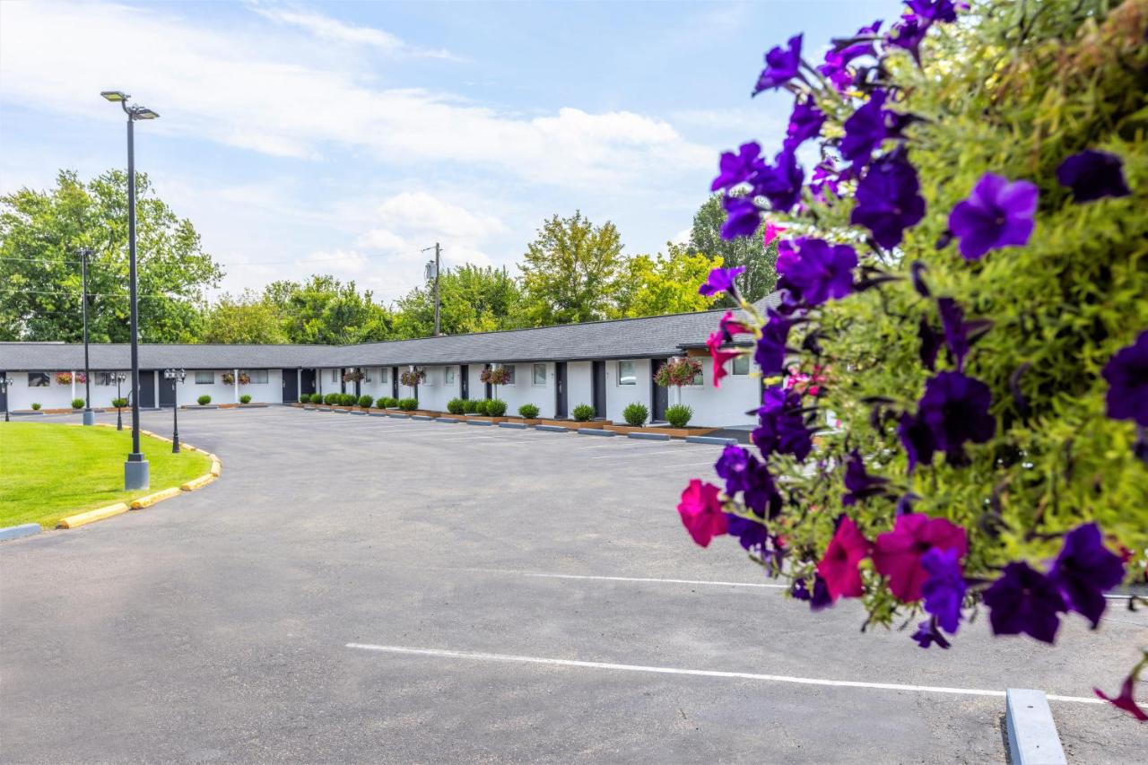 | Butler Inn