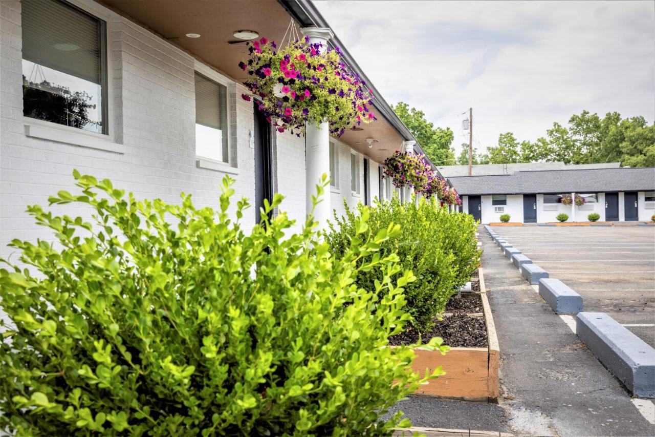 | Butler Inn