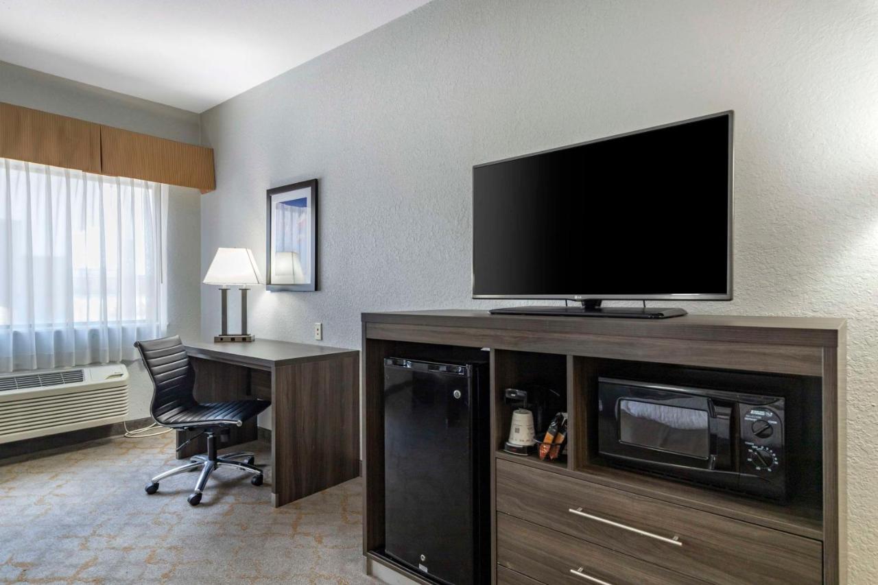 King Suite with Sofabed - Non-Smoking at Best Western Plus Victoria Inn & Suites