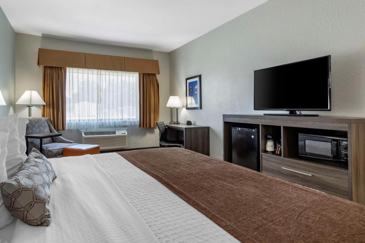 King Suite - Non-Smoking at Best Western Plus Victoria Inn & Suites