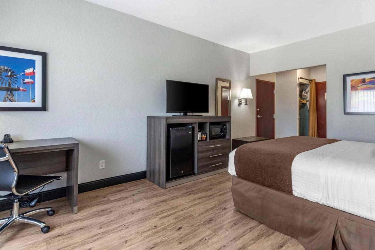 King Suite - Non-Smoking at Best Western Plus Victoria Inn & Suites