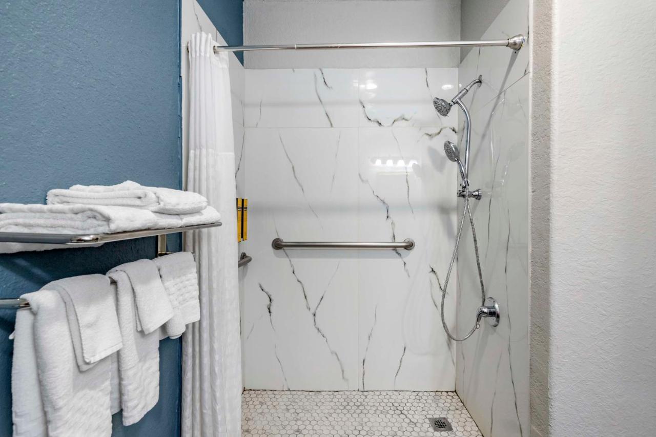 King Suite - Non-Smoking at Best Western Plus Victoria Inn & Suites
