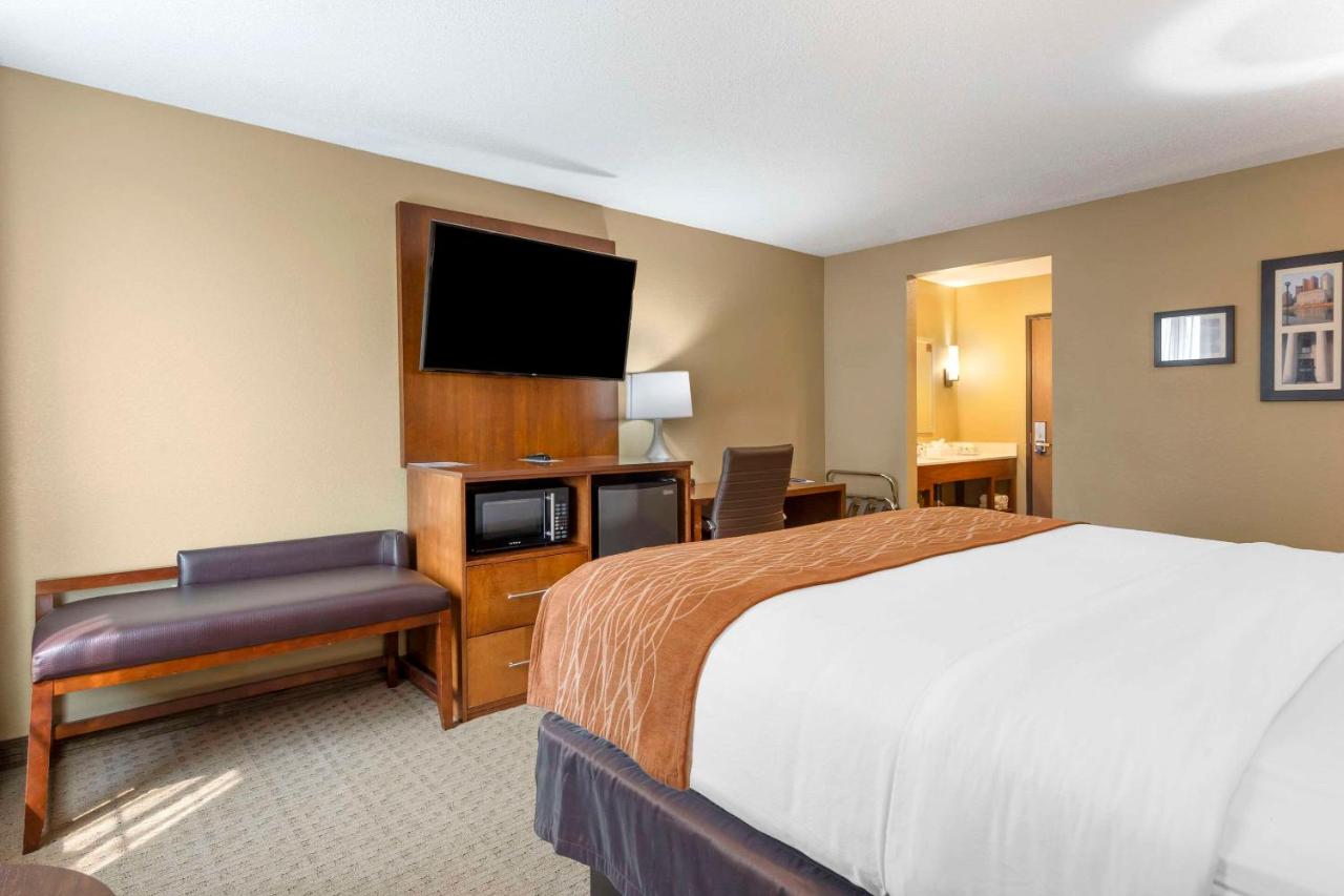 King Room with Sofa Bed - Non-Smoking at Comfort Inn North/Polaris