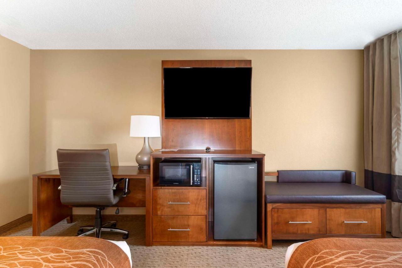 Standard Queen Room with Two Queen Beds - Non-Smoking at Comfort Inn North/Polaris