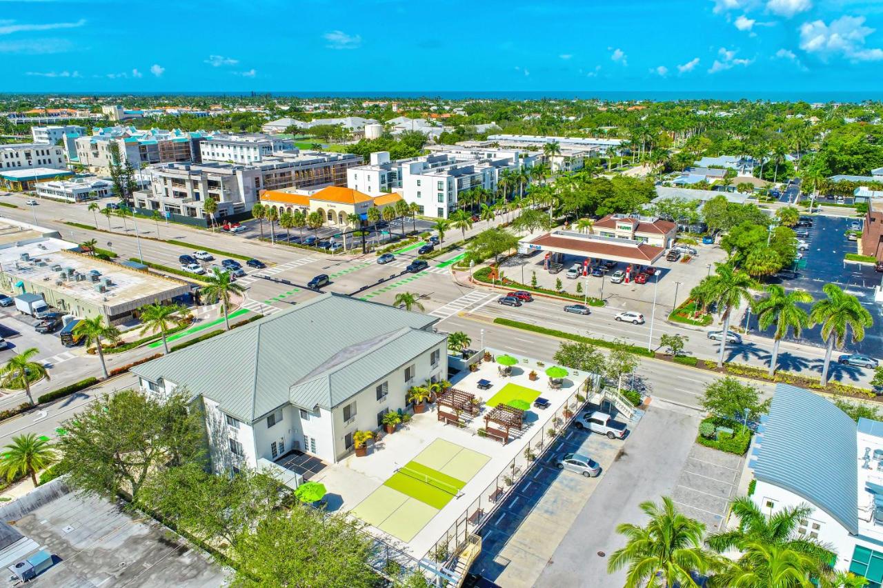 | Naples Park Central Hotel