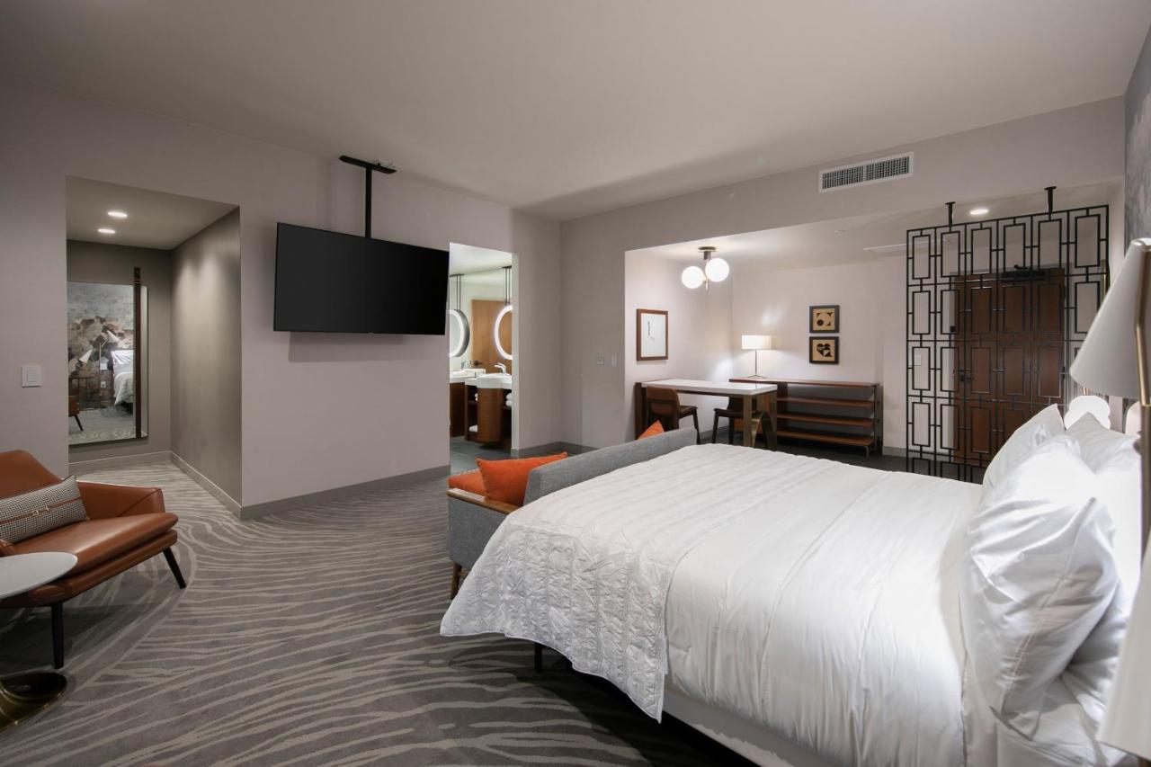 Executive Guest room with 1 King, Sofa bed at Le Méridien Pasadena Arcadia