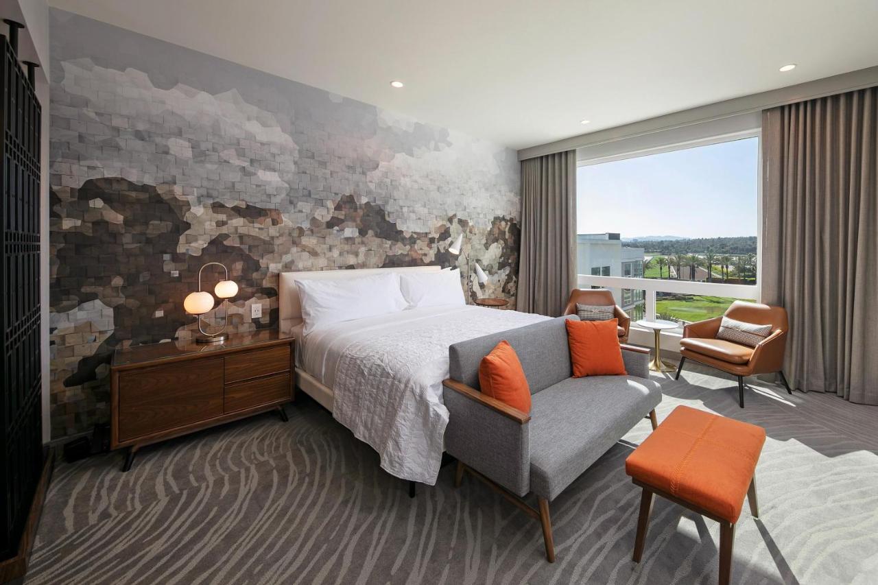 Executive Guest room with 1 King, Sofa bed at Le Méridien Pasadena Arcadia