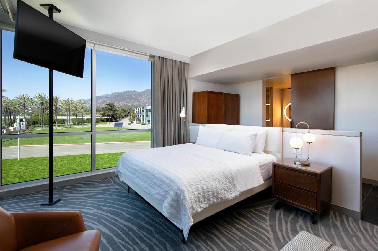 Deluxe, Guest room, 1 King, Sofa bed at Le Méridien Pasadena Arcadia