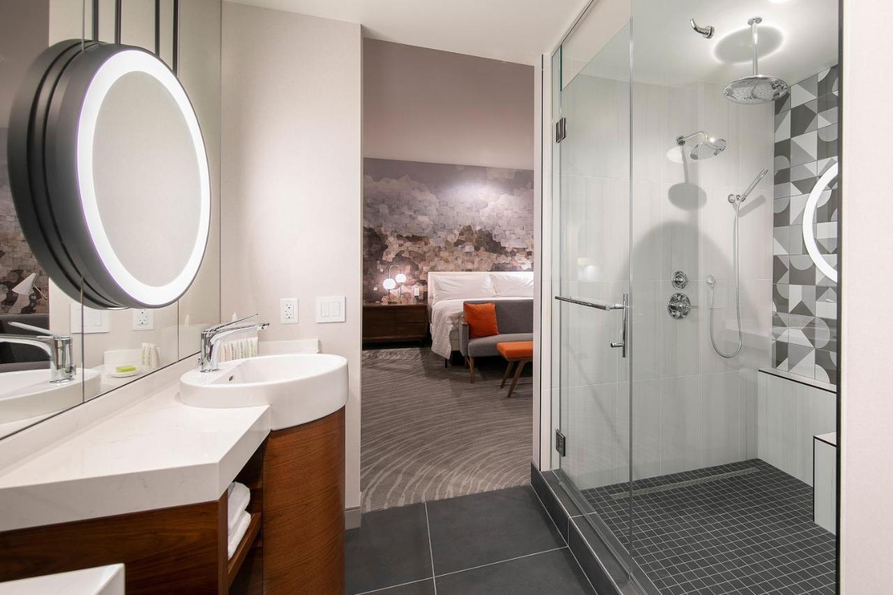 Executive Guest room with 1 King, Sofa bed at Le Méridien Pasadena Arcadia