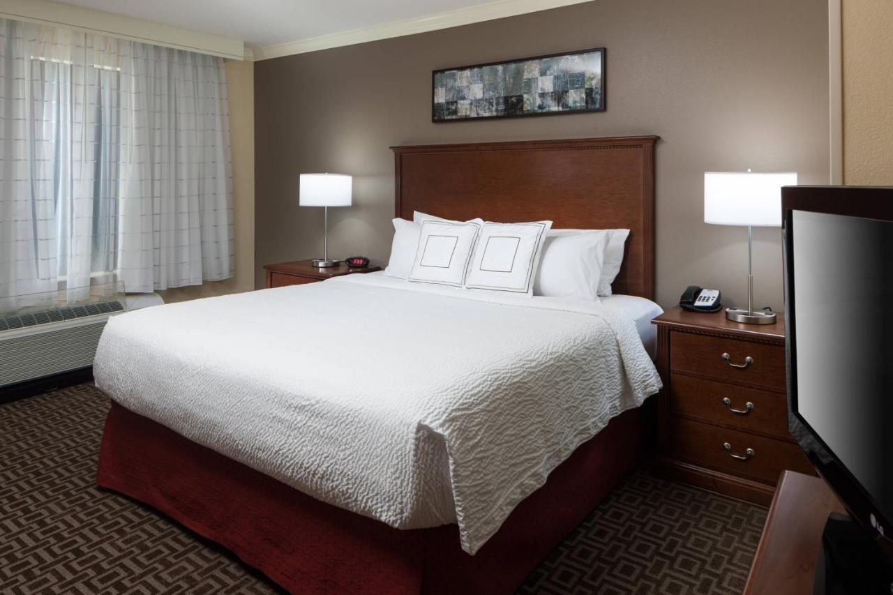 King Studio with Sofa Bed at TownePlace Suites by Marriott San Antonio Airport