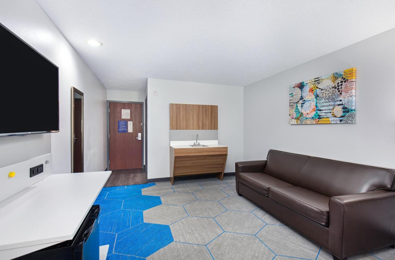 Queen Suite - Non-Smoking at Microtel Inn and Suites by Wyndham Columbus North