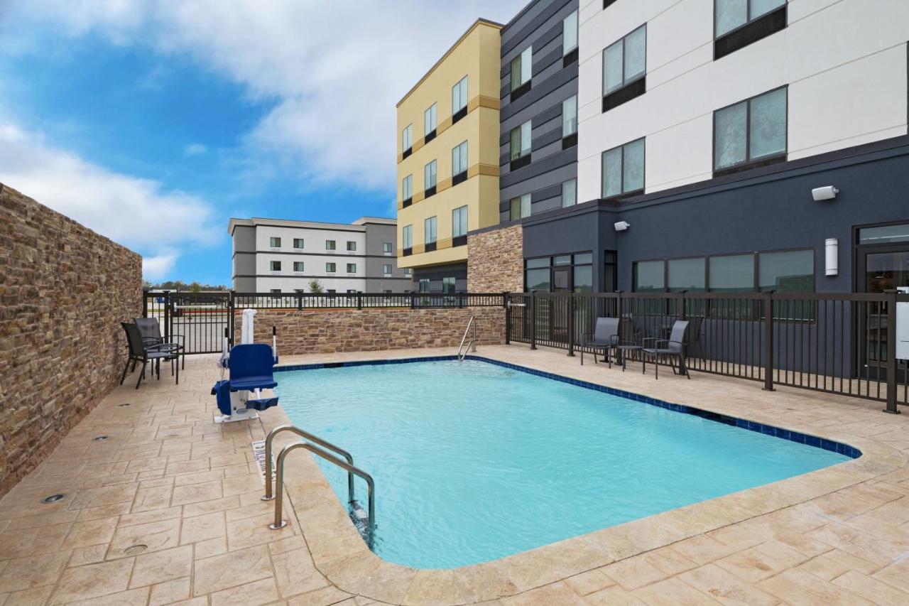 | Fairfield by Marriott Inn & Suites Waller