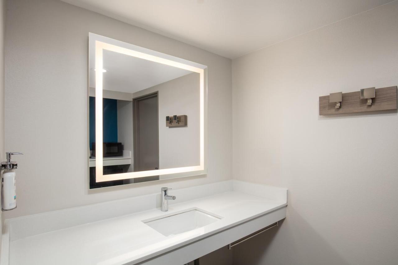  | Holiday Inn Express Hotel & Suites Ventura Harbor, an IHG Hotel