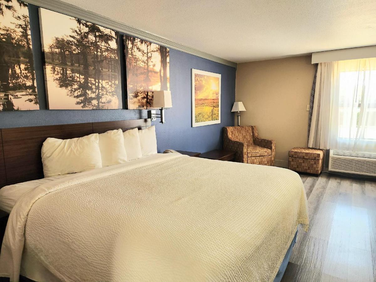 King Room with Roll-In Shower - Mobility/Hearing Accessible - Non-Smoking at Days Inn by Wyndham Rosenberg