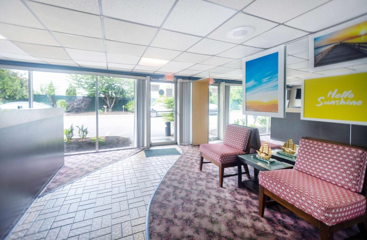 | Days Inn by Wyndham Hicksville Long Island