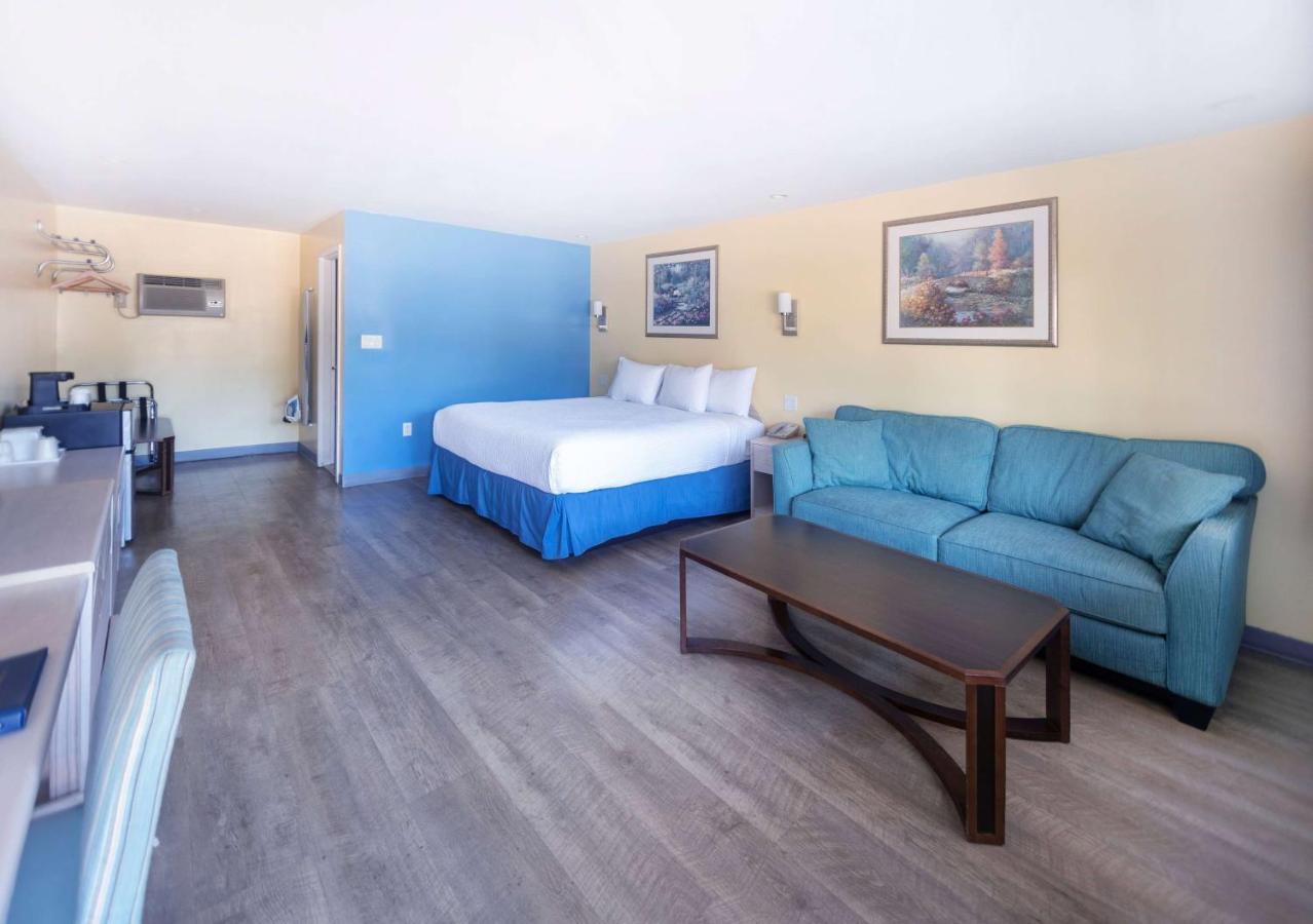 | Days Inn by Wyndham Hicksville Long Island