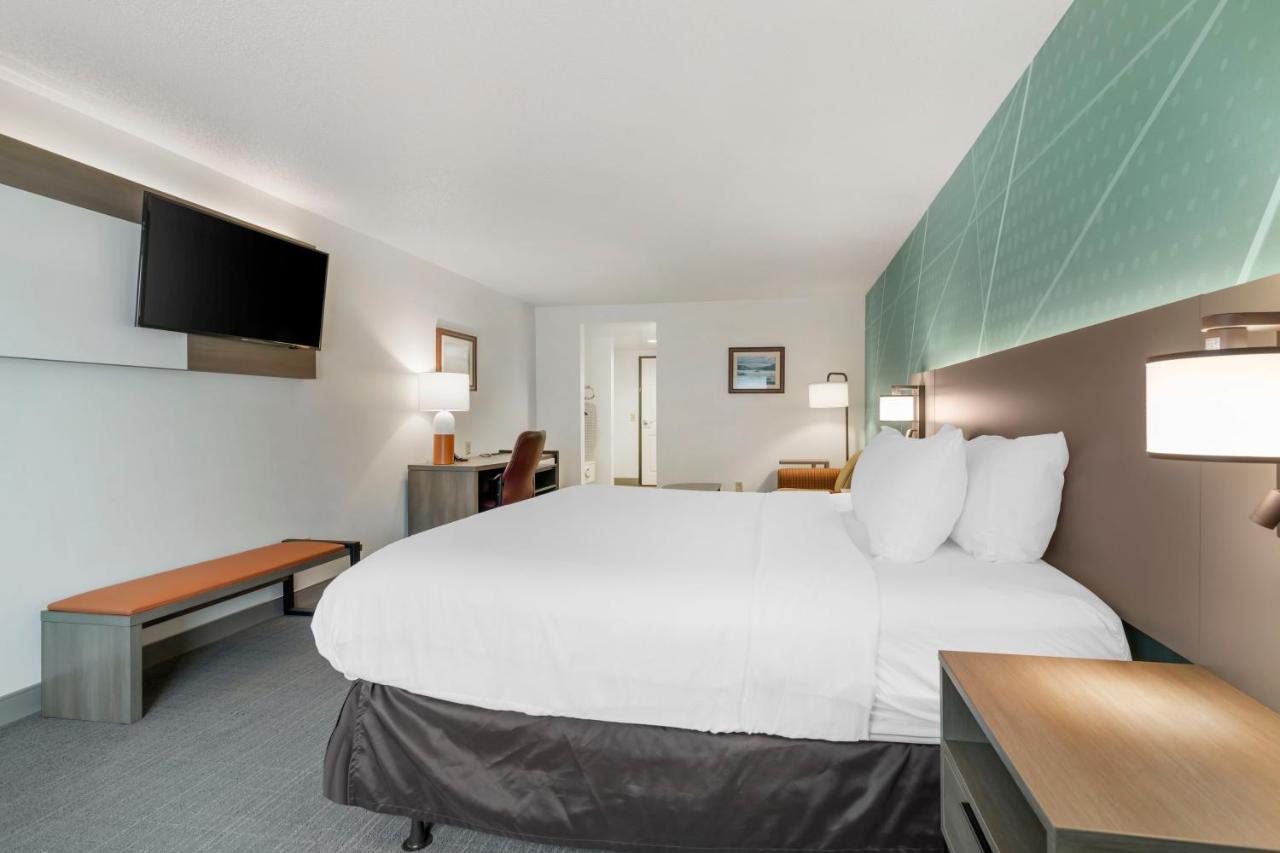 | Comfort Inn & Suites Lake George