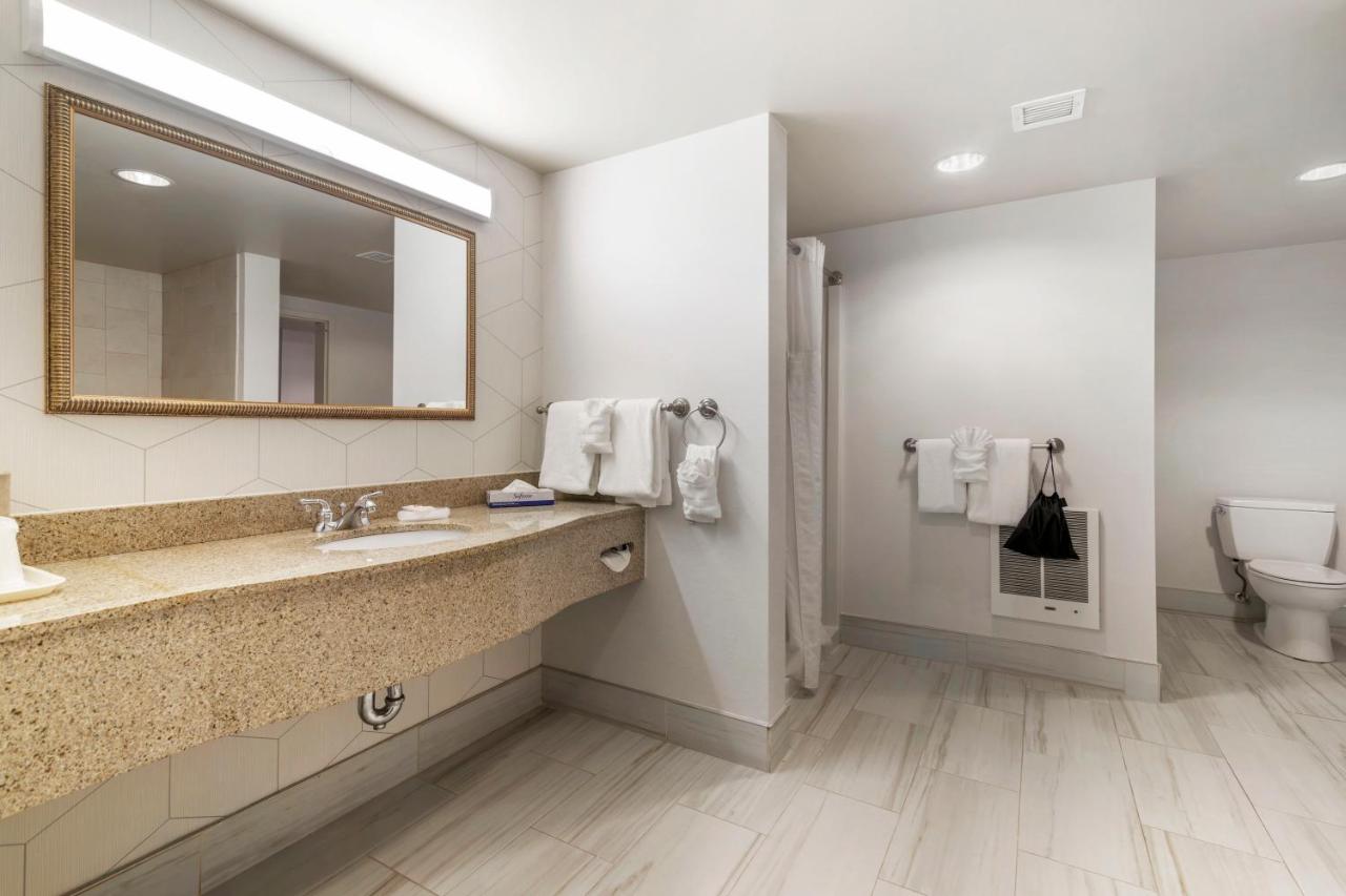 | Comfort Inn & Suites Lake George