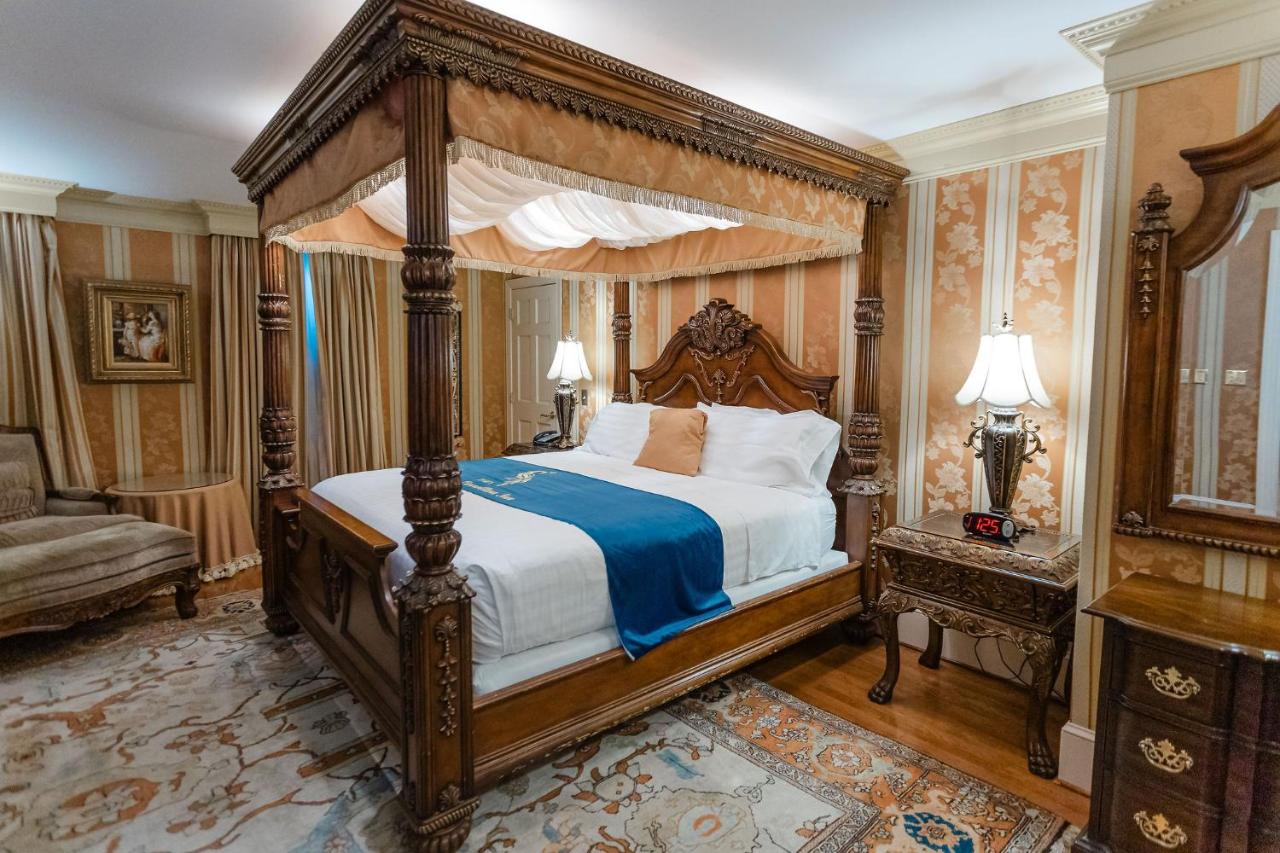 | 1840s Carrollton Inn